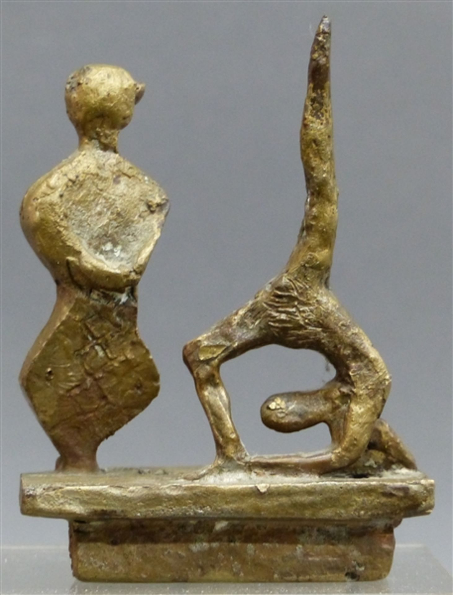 Gefäßaufsatz Bronze, Personendarstellungen, um 1960, h 12 cm,