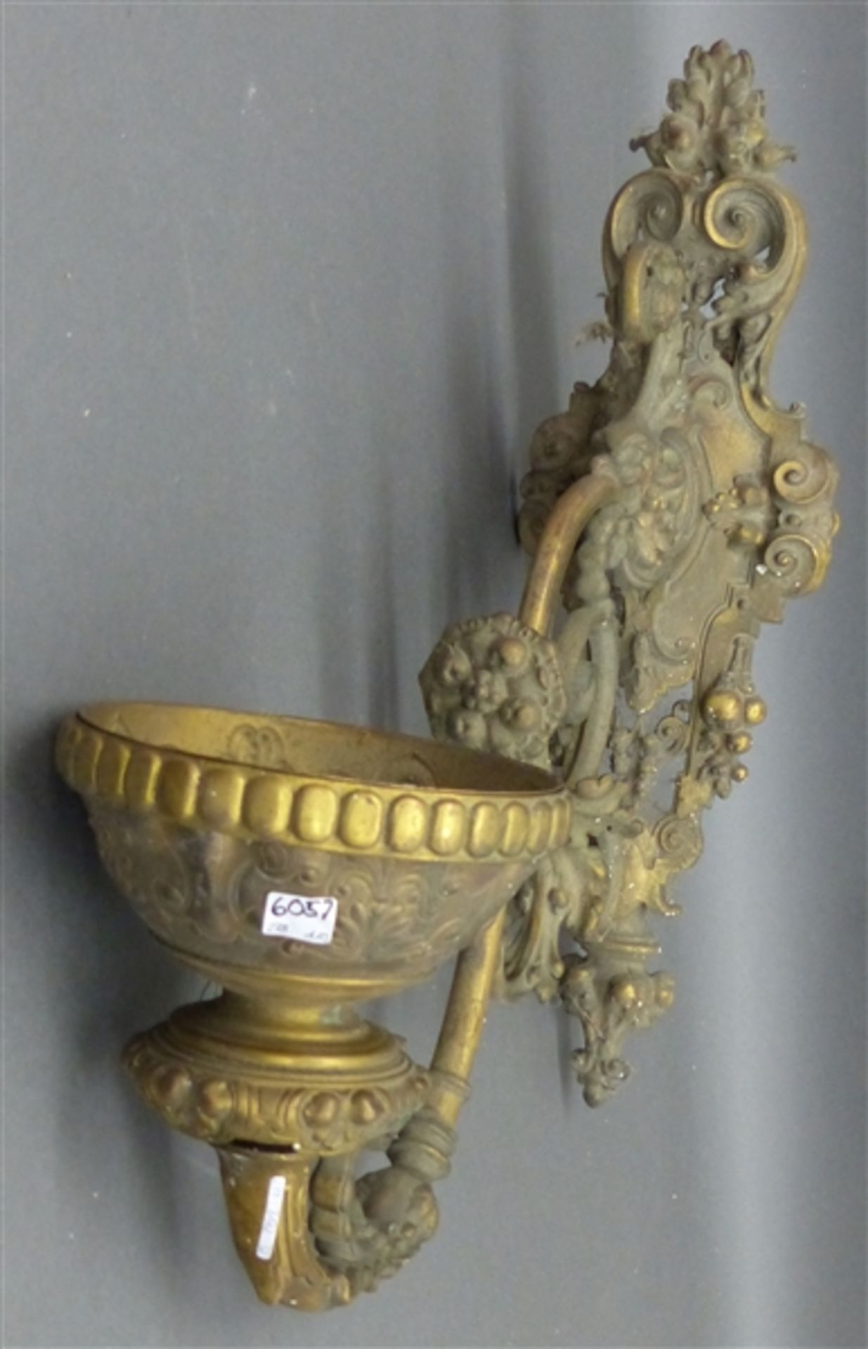 Wandarm Bronze, 19. Jh., barocker Dekor, h 56 cm,