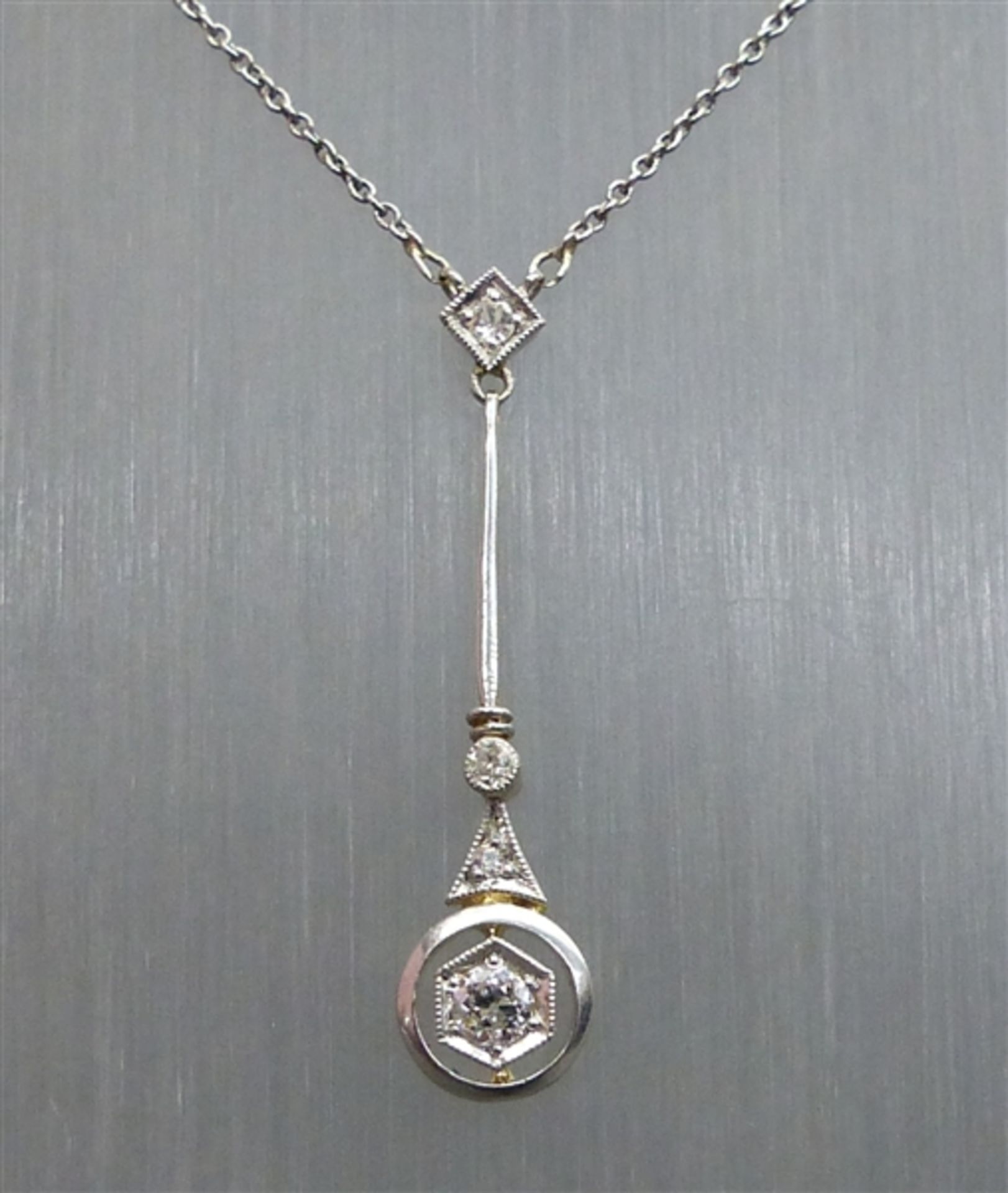 Collier Anhänger 14 kt. Gelbgold, 1 Diamant ca 0,15 ct, Diamantbesatz, an Silberkette, Kastenschloss