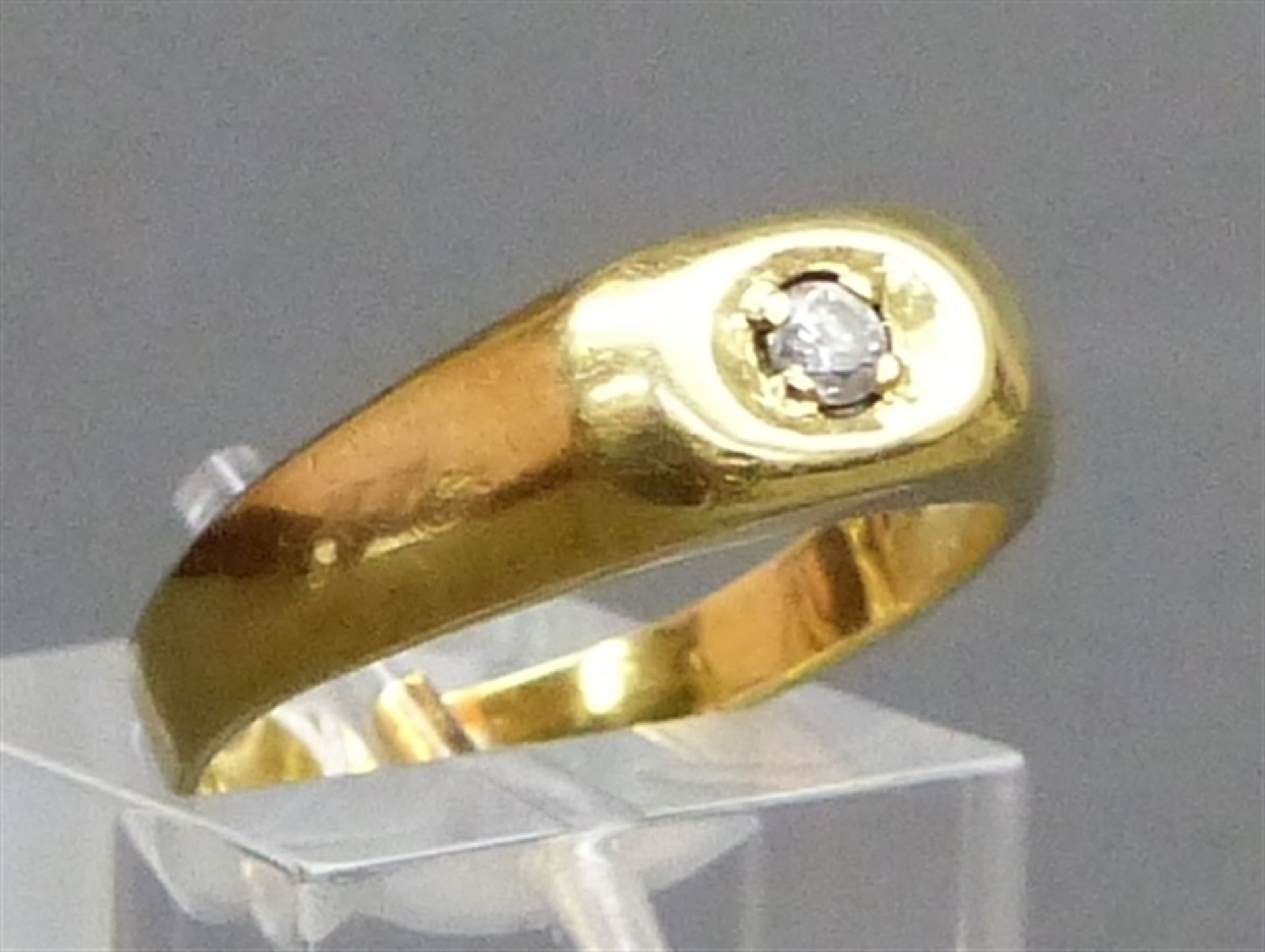 Damenring 14 kt. Gelbgold, 1 Brillant ca. 0,07 ct., ca. 2 g schwer, RM 59,