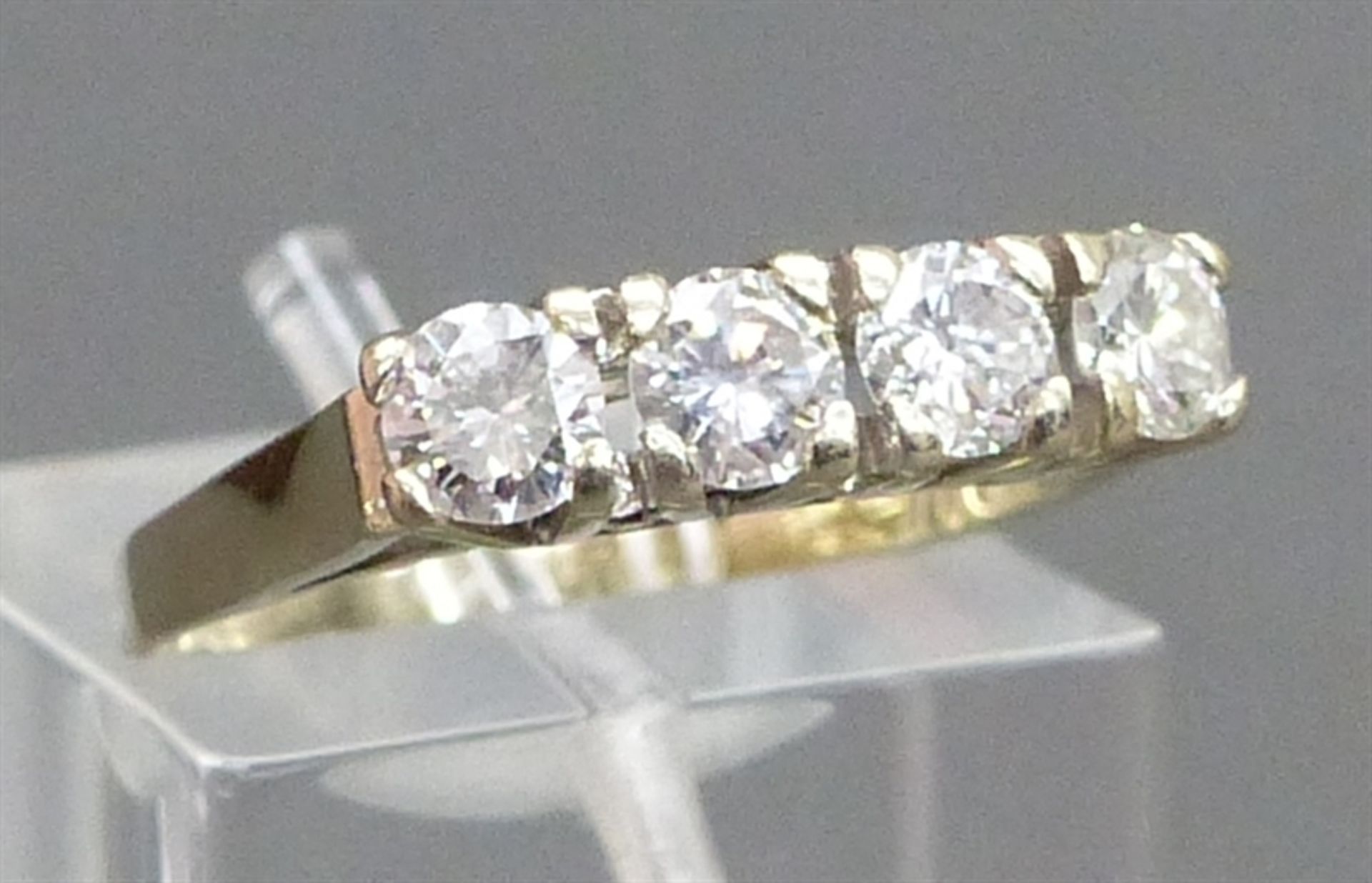 Damenring 14 kt. Gelbgold, 4 Brillanten, zus. ca. 0,60 ct, weiß, vsi, ca. 3 gr., RM 54