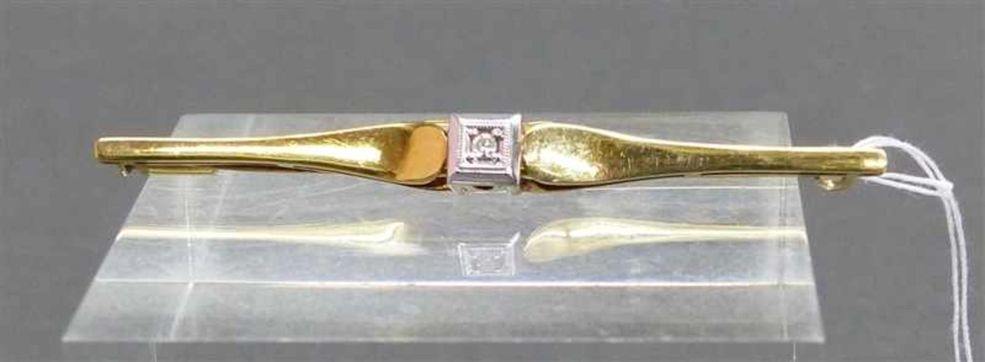 Stabbrosche 14 kt. Gelbgold, 1 Diamant ca. 0,03 ct., ca. 3 g schwer, b 6 cm,