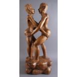 Männliches Paar, erotische Aktskulptur, Holz geschnitzt, Darstellung zweier nackter Jünglinge, H