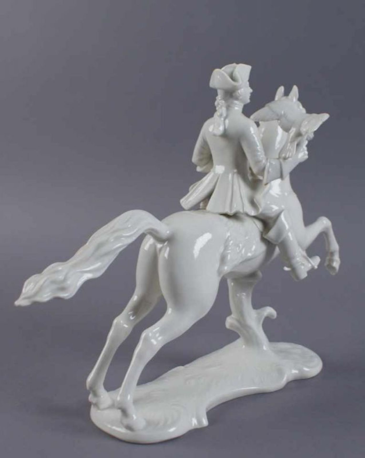 Nymphenburg Reiter zu Pferd mit Vogel in der Hand, gemarktet, weisses, durchsichtiges Porzellan, H - Bild 6 aus 11