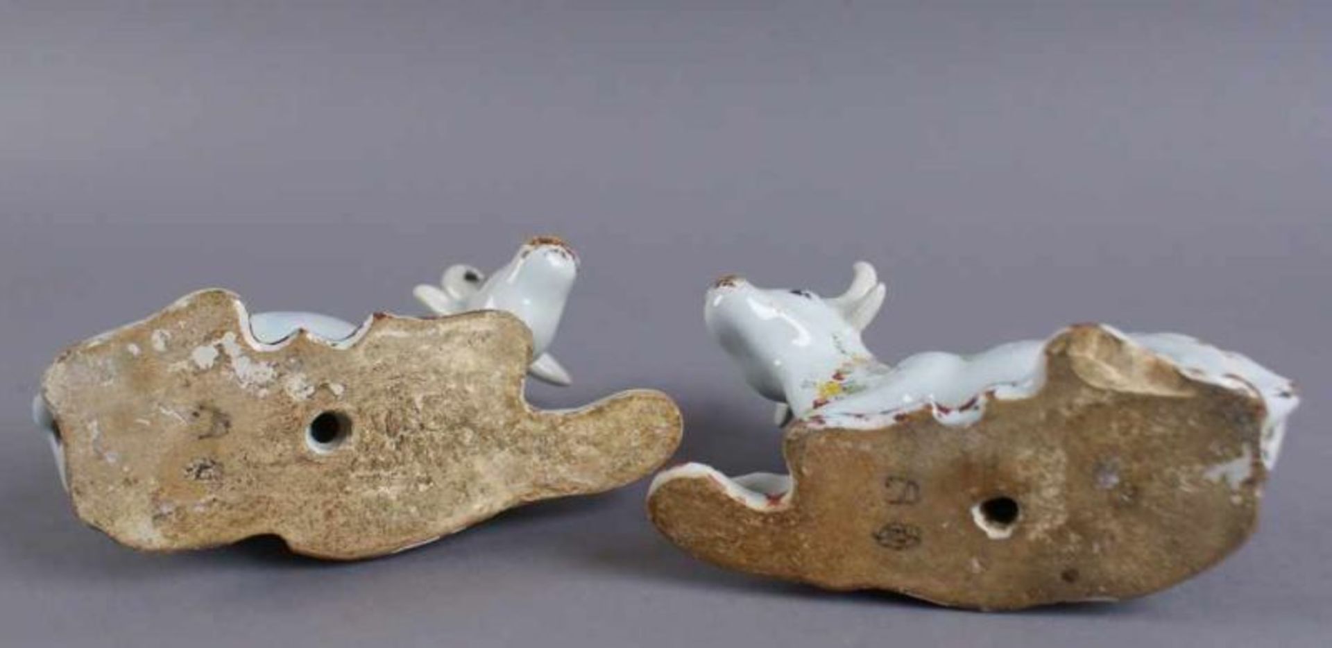 Zwei Kühe, Delft, bunt glasierte Keramik, 18. JH, alte Restaurierung, 10x15,5 x7 cm 20.17 % buyer' - Bild 11 aus 12
