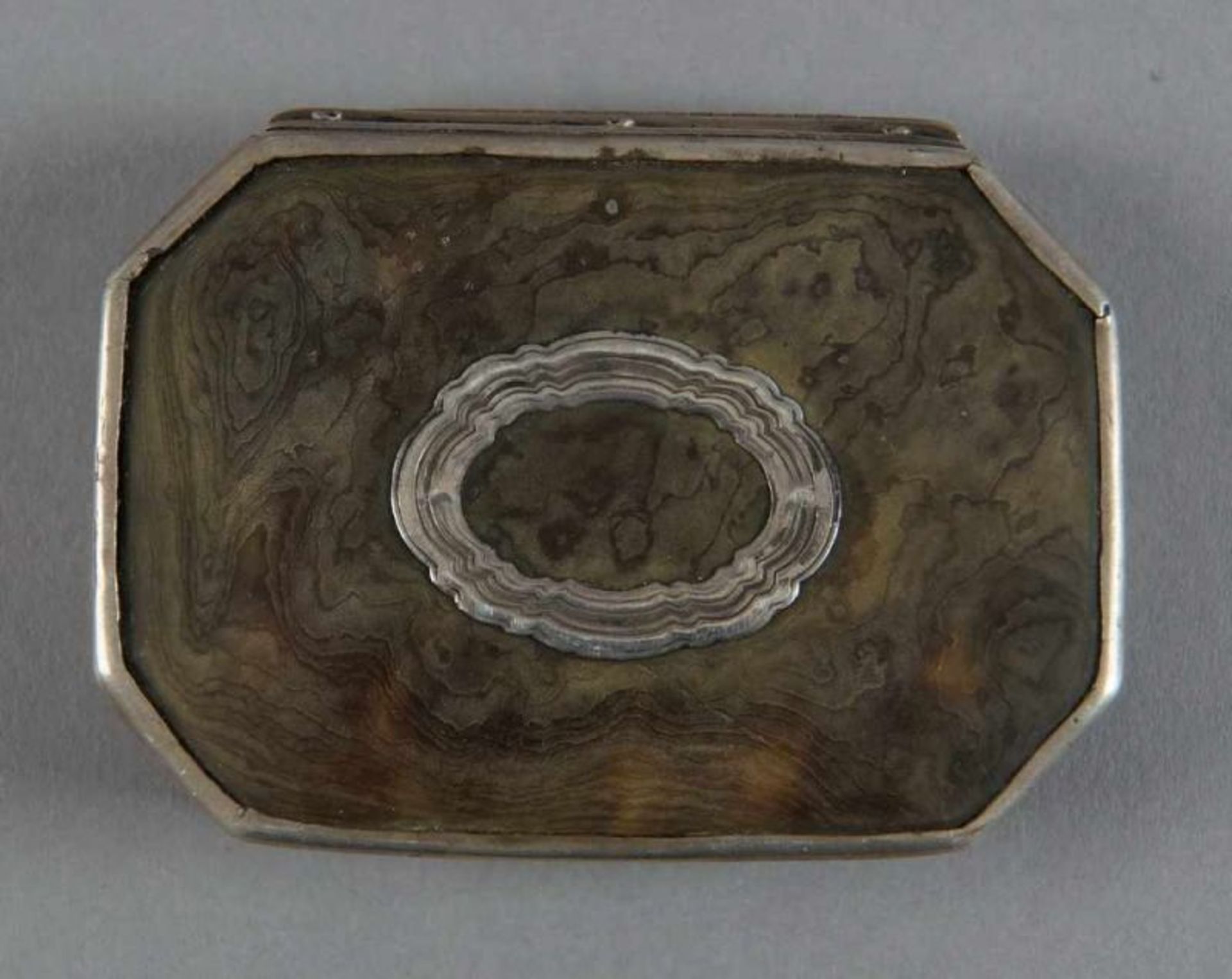 Barock Deckeldose, Schildpatt mit Silbermontierung, 18. JH, besch., 2x8,5x6 cm 20.17 % buyer's - Bild 3 aus 11