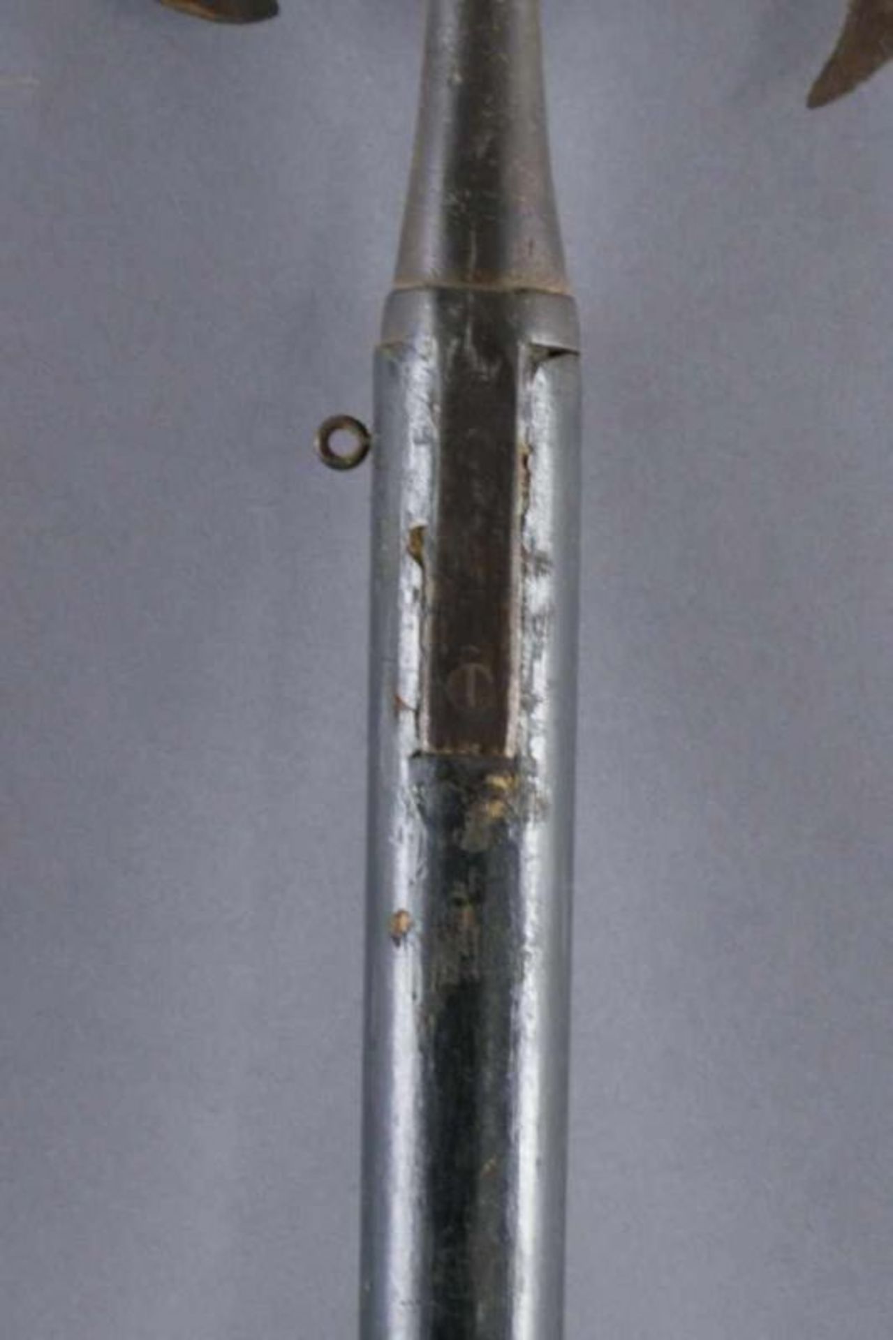 Helebarde / Nachtwächter, Eisenklinge mit einer Spitze und zwei Sicheln, auf Holzstiel, H ca. 189 cm - Bild 4 aus 4