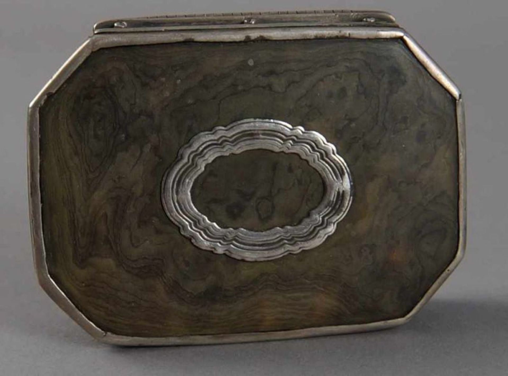 Barock Deckeldose, Schildpatt mit Silbermontierung, 18. JH, besch., 2x8,5x6 cm 20.17 % buyer's - Bild 9 aus 11