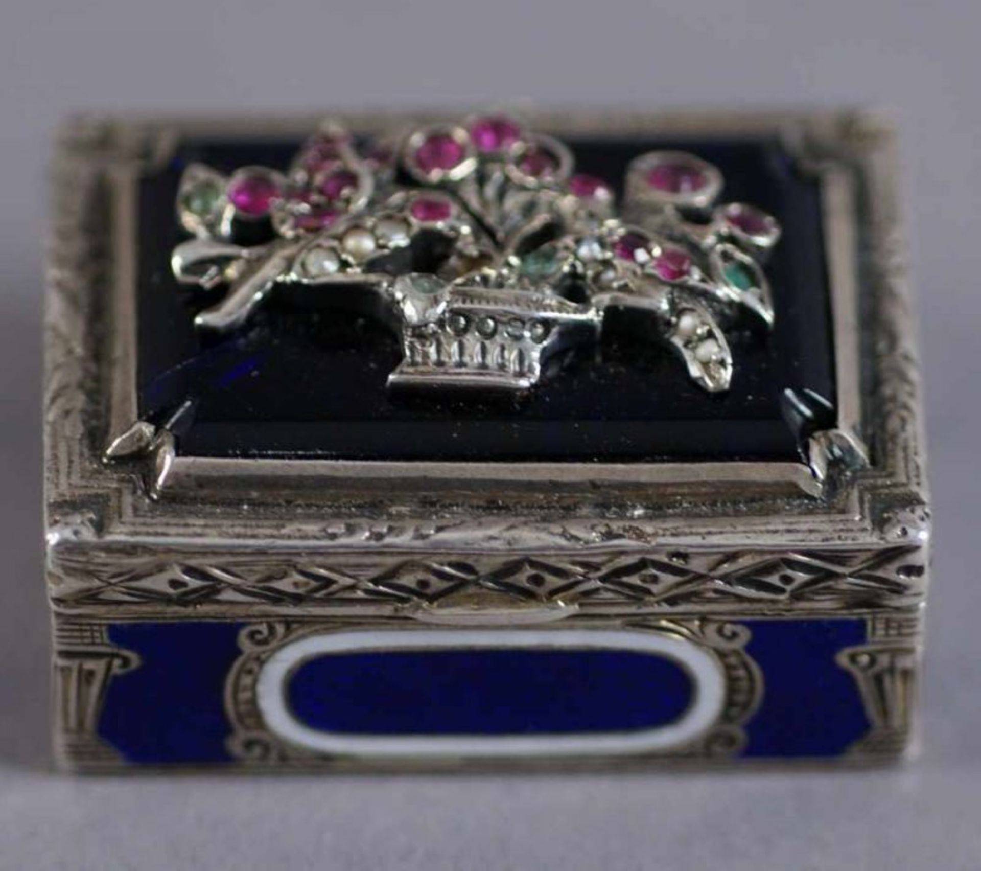 Miniatur Deckeldose, Silber mit Emaille, auf dem Deckel ein mit wohl Edelsteinen und Perlen - Bild 5 aus 9