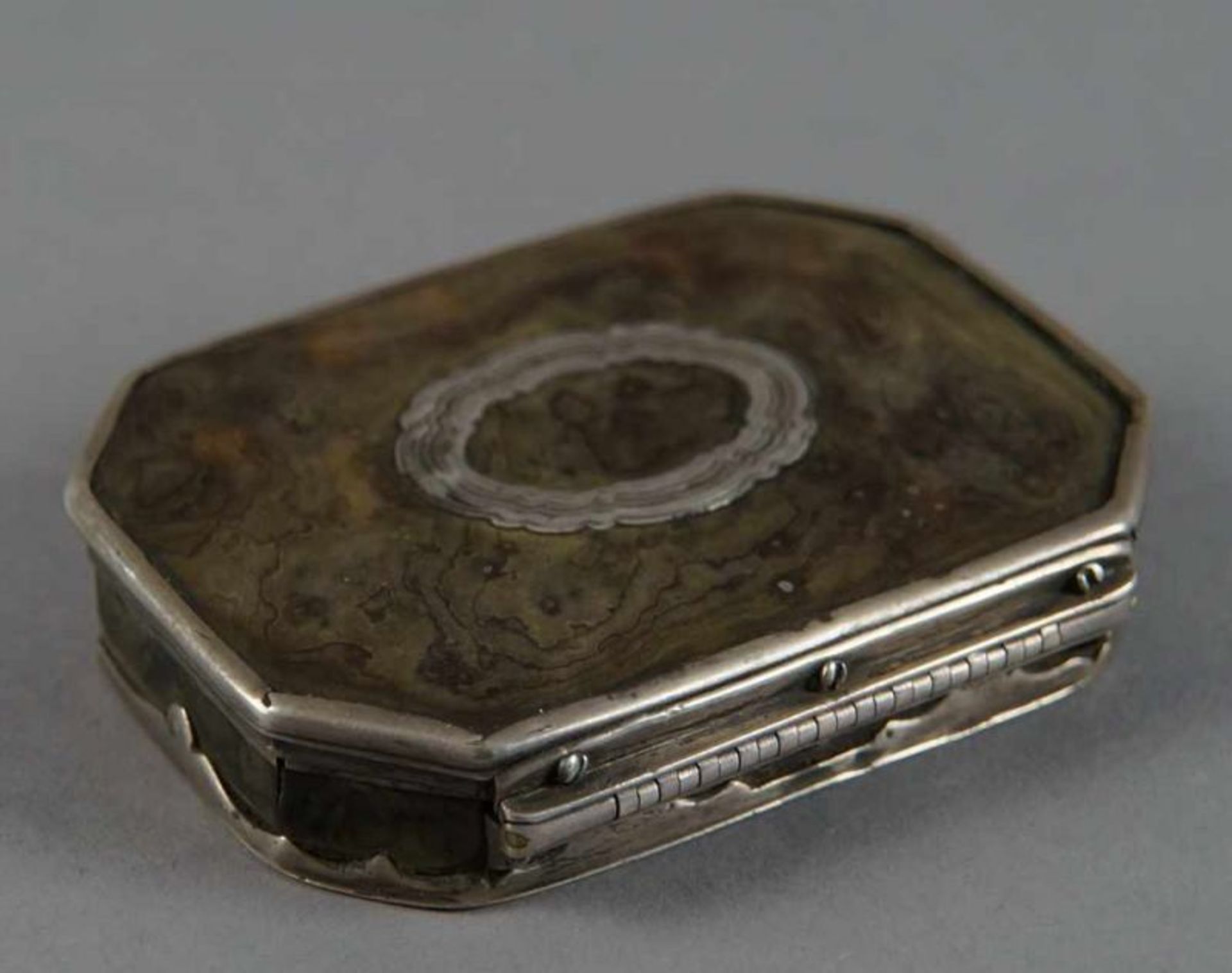 Barock Deckeldose, Schildpatt mit Silbermontierung, 18. JH, besch., 2x8,5x6 cm 20.17 % buyer's - Bild 5 aus 11