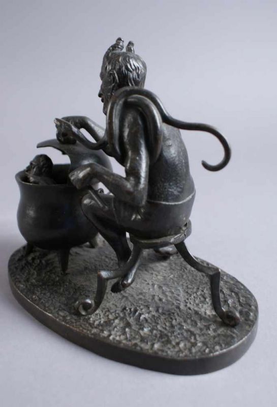 Sitzender Teufel der einen Mensch im Kochtopf gart, Bronze, H 16 cm 20.17 % buyer's premium on the - Image 5 of 5