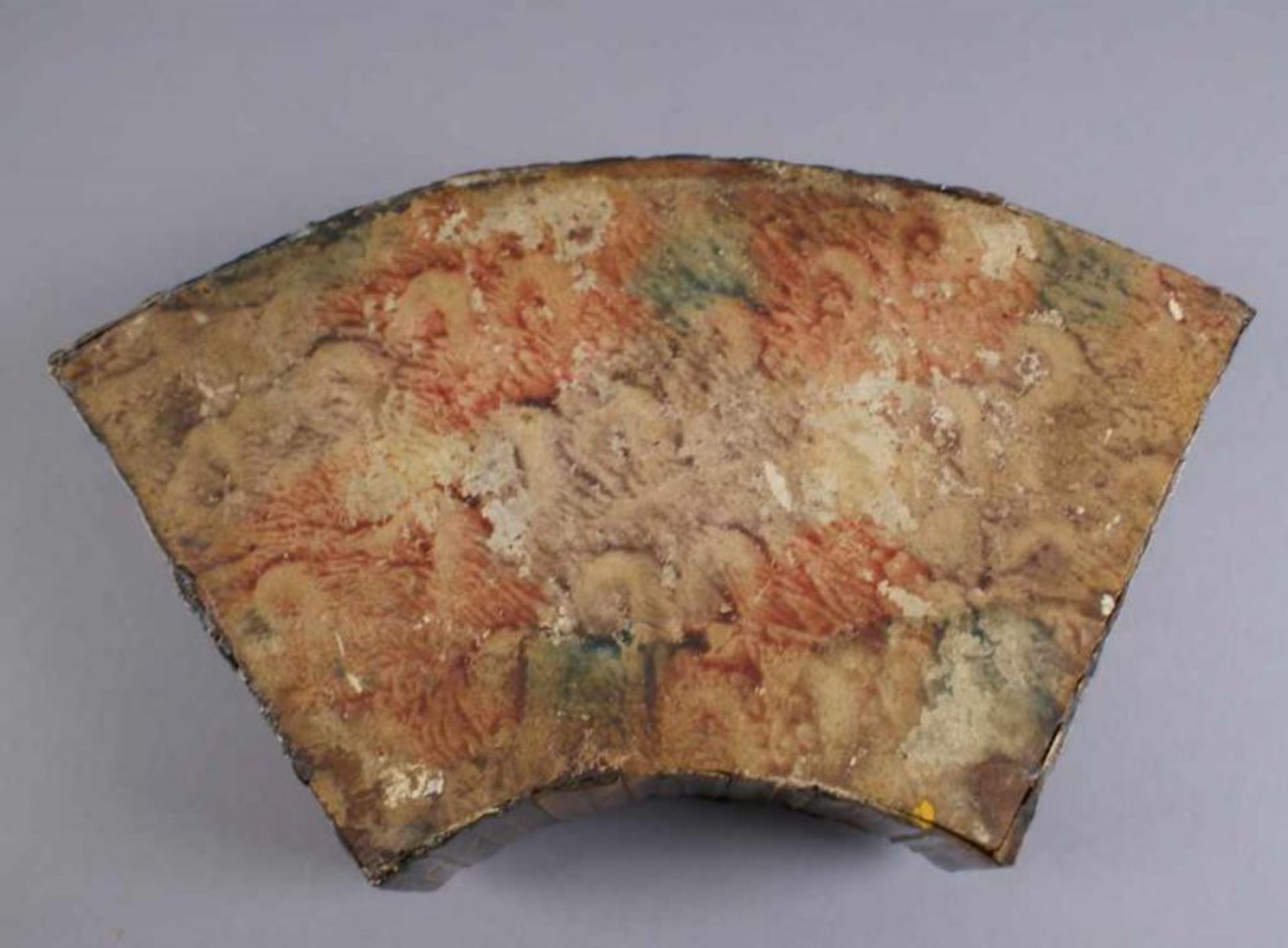 Fächerförmige Schatulle, Holzkorpus mit Walrossknochen besetzt, 17. JH, 6x33x18 cm 20.17 % buyer's - Bild 8 aus 8