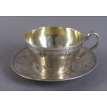 Silber Tasse mit Unterteller, feine florale Gravor, mehrfach gepunzt, H Tasse 7 cm, Durchmesser