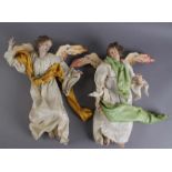 Zwei Neapolitanische Engel, Italien, mit prächtigem Gewand, mit Glasaugen, einer min.-besch., alte