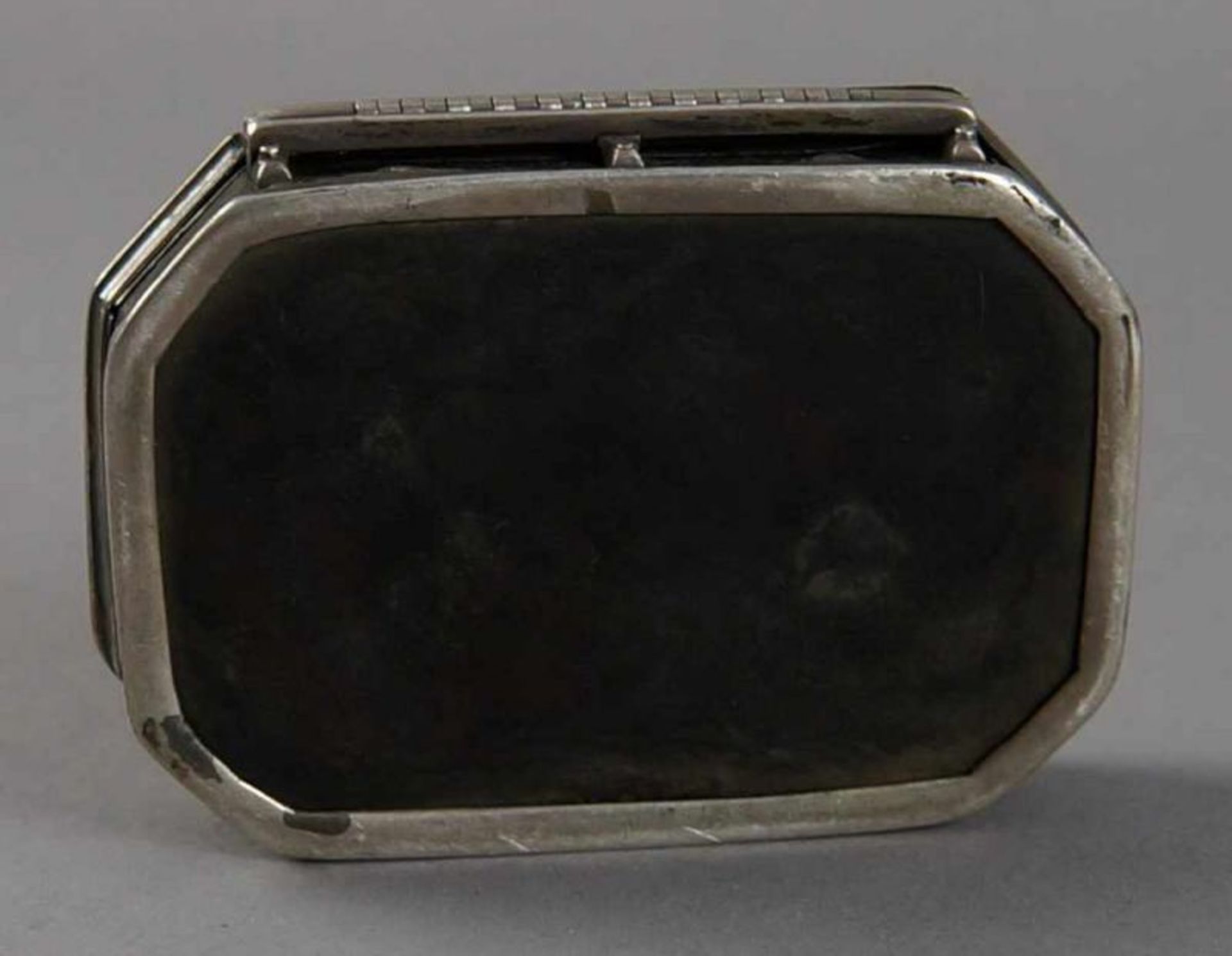 Barock Deckeldose, Schildpatt mit Silbermontierung, 18. JH, besch., 2x8,5x6 cm 20.17 % buyer's - Bild 10 aus 11