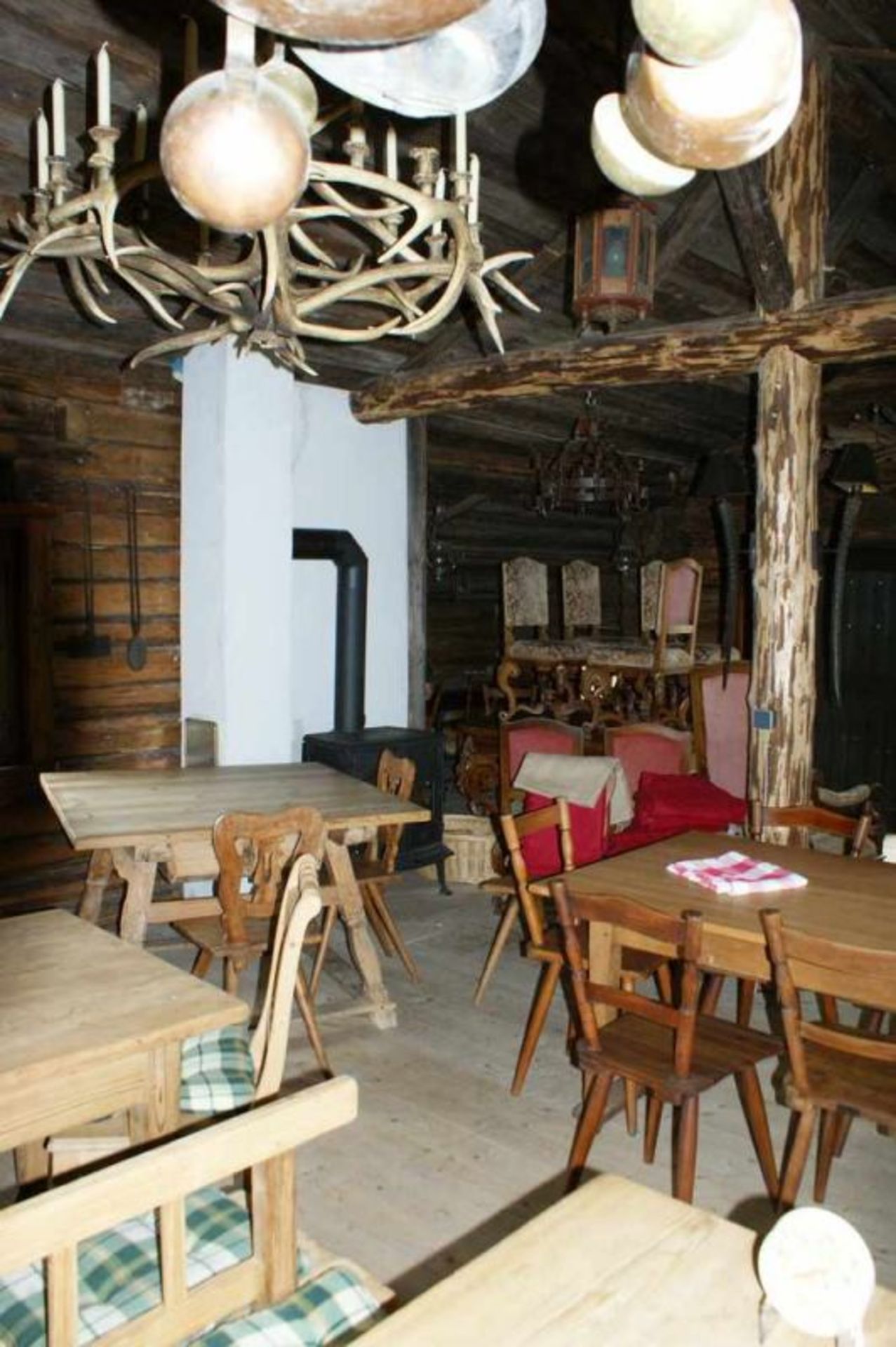 Urige Almhütte / Holzhaus / Klausenhütte, komplett aus Holz, ideal als Gartenhaus oder auch Wohnhaus - Bild 8 aus 21