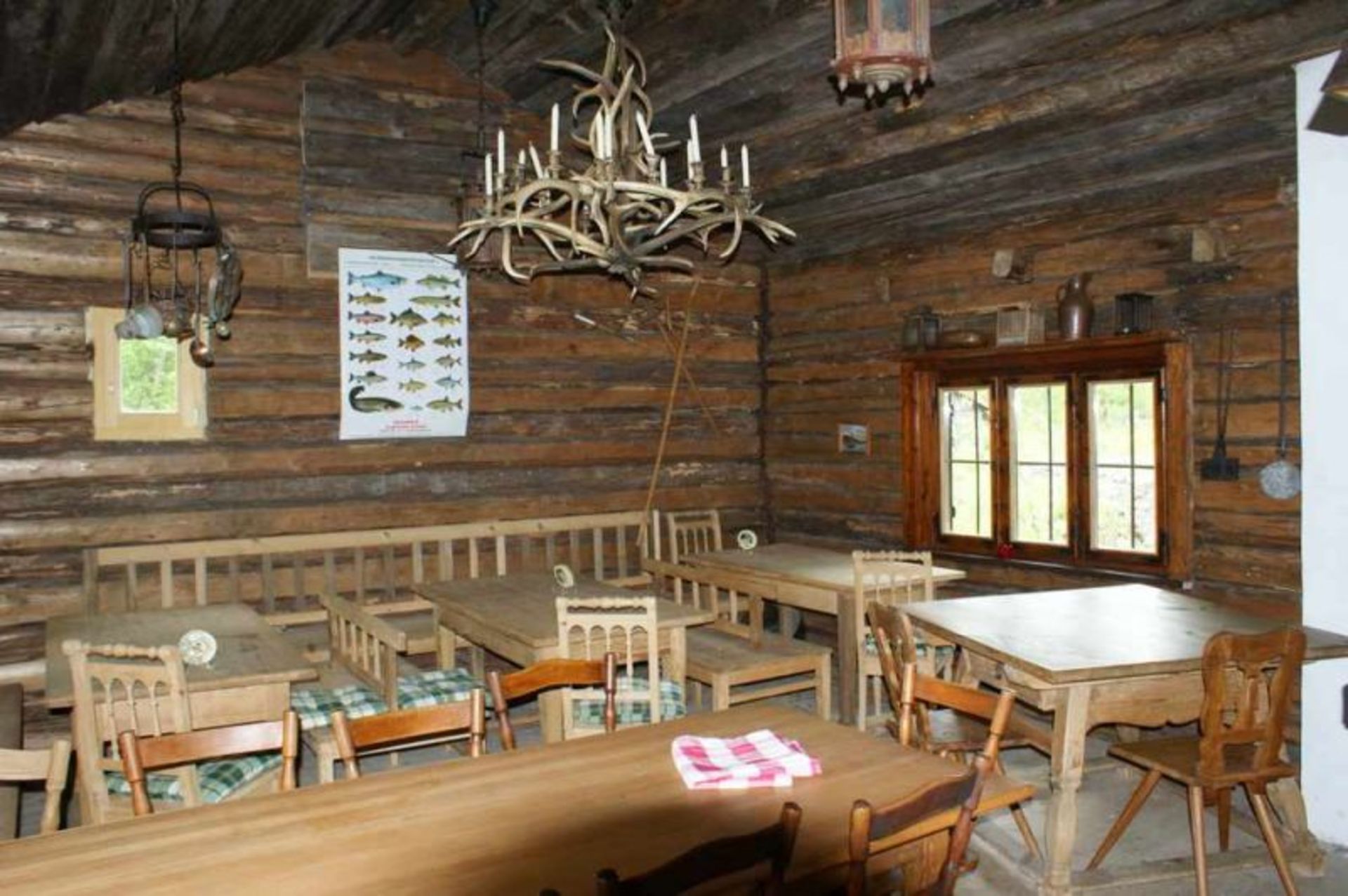 Urige Almhütte / Holzhaus / Klausenhütte, komplett aus Holz, ideal als Gartenhaus oder auch Wohnhaus - Bild 16 aus 21