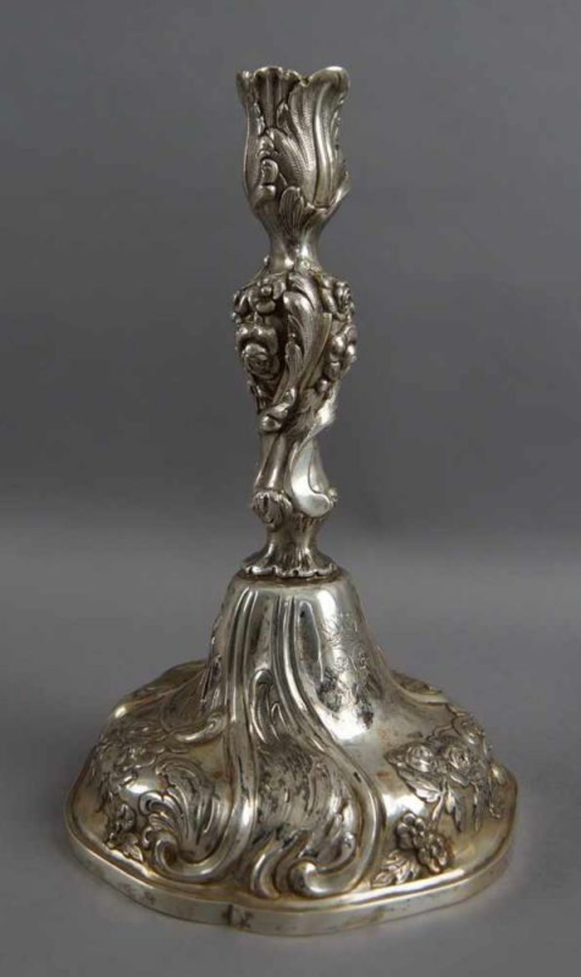 Prunkvoller Barock Kerzenleuchter, Silber gep., 18. JH, 360g, H 23 cm 20.17 % buyer's premium on the