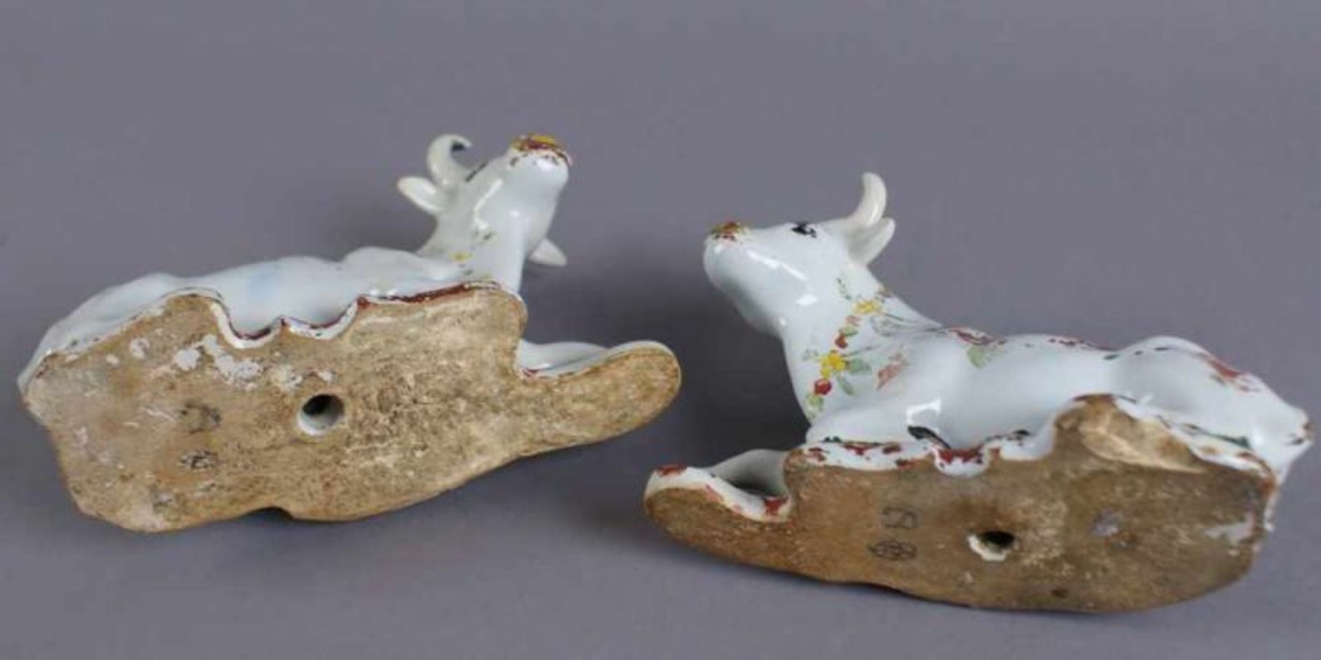 Zwei Kühe, Delft, bunt glasierte Keramik, 18. JH, alte Restaurierung, 10x15,5 x7 cm 20.17 % buyer' - Bild 12 aus 12