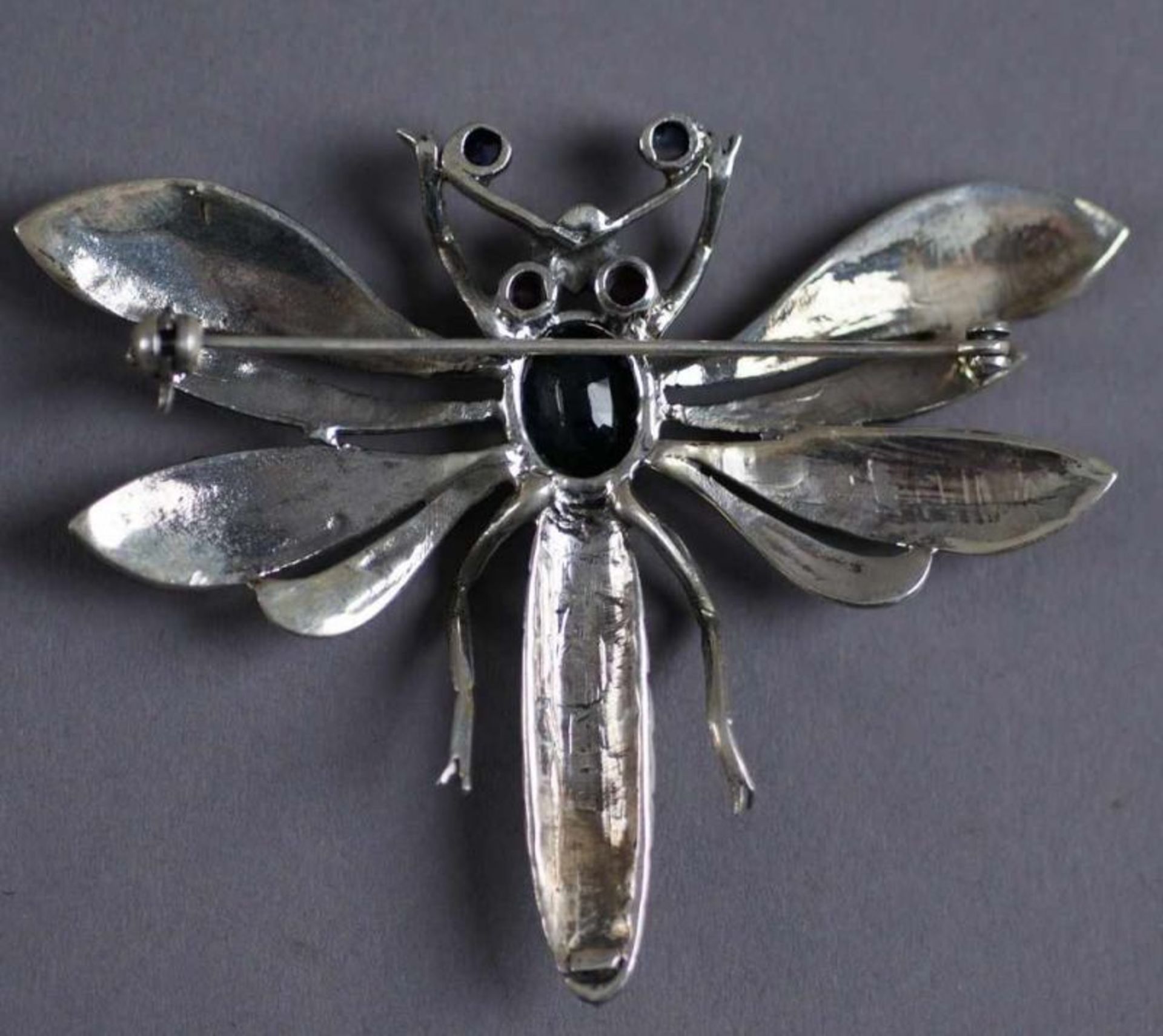 Brosche aus Silber mit gefassten Steinen in Form einer zarten Libelle, 5,7x7,2 cm 20.17 % buyer's - Bild 5 aus 5