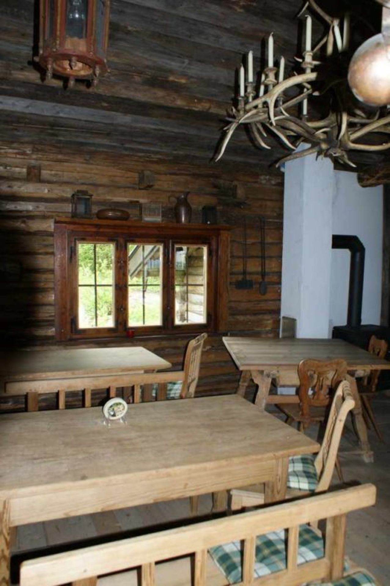 Urige Almhütte / Holzhaus / Klausenhütte, komplett aus Holz, ideal als Gartenhaus oder auch Wohnhaus - Bild 9 aus 21