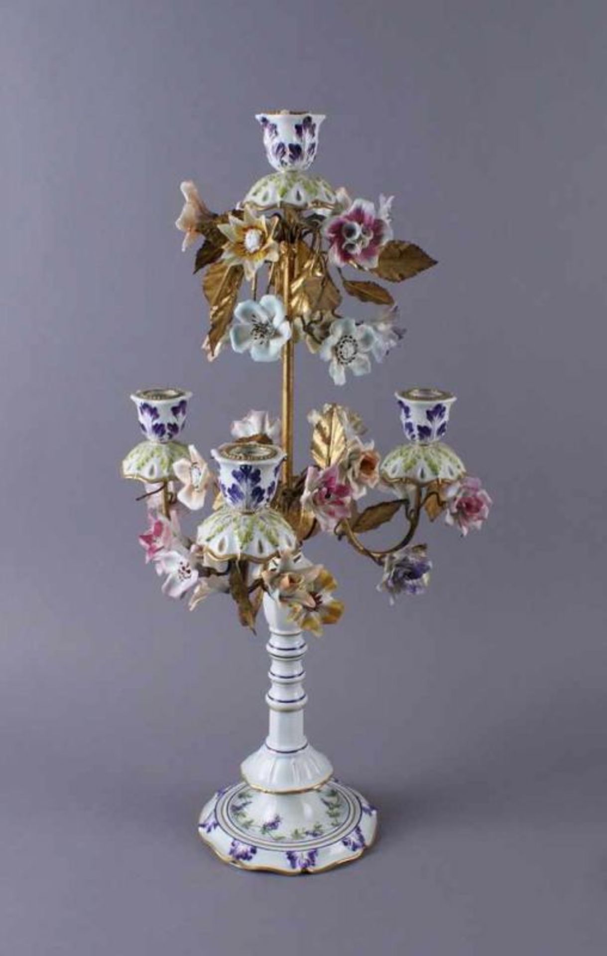 Paar Tafelleuchter / Kerzenleuchter, prunkvolle Kerzenhalter mit Porzellanblüten, vierflammig, - Bild 2 aus 13
