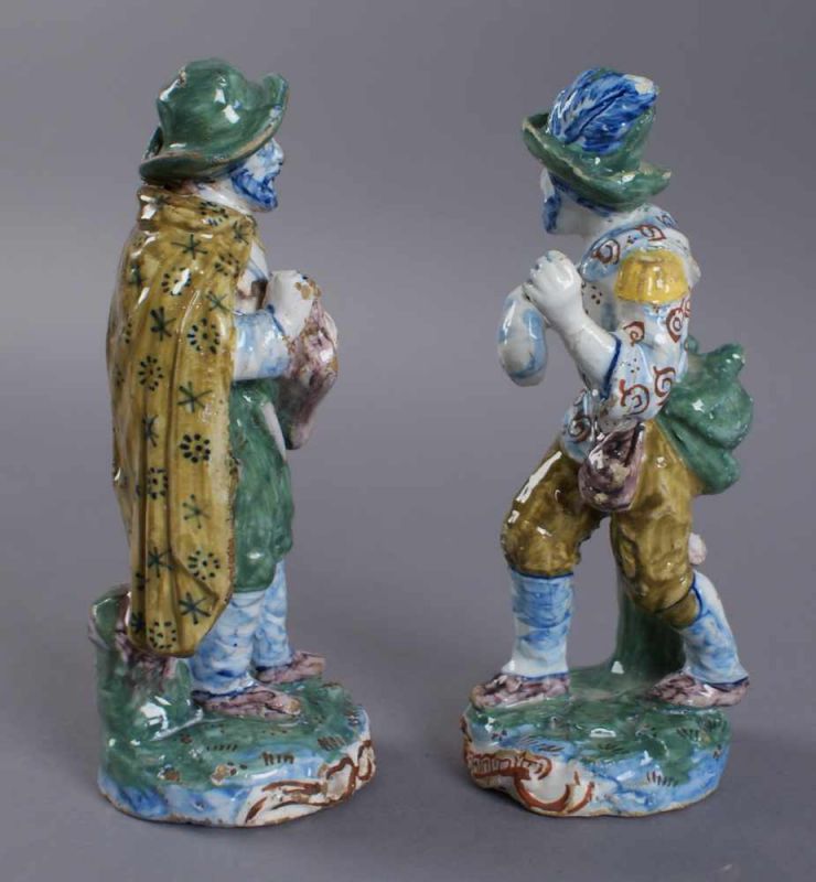 Zwei männliche Skulpturen, Delft, Keramik bunt glasiert, 18. JH, eine Skulptur auf der Rückseite - Image 5 of 6