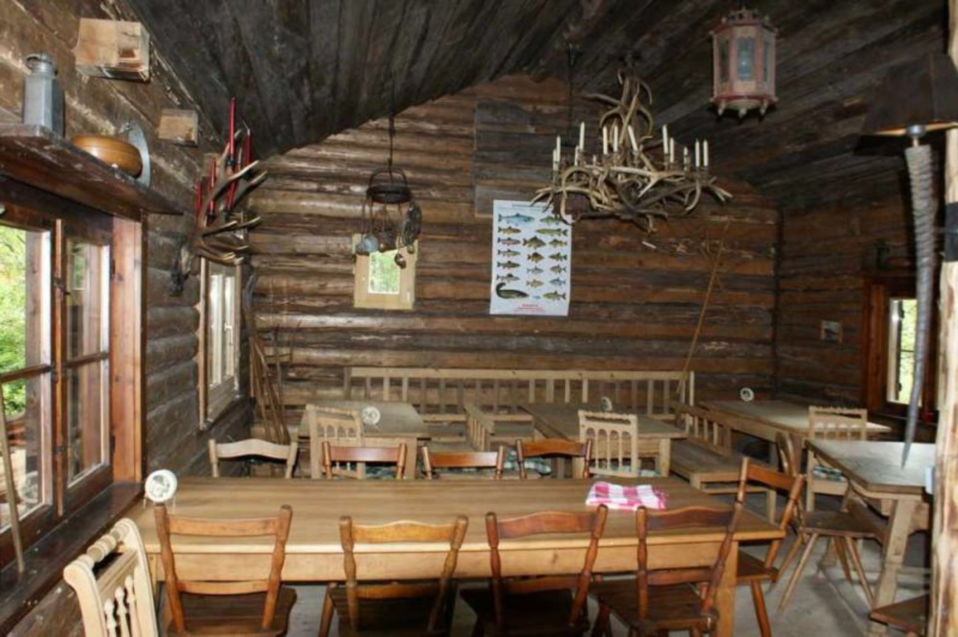 Urige Almhütte / Holzhaus / Klausenhütte, komplett aus Holz, ideal als Gartenhaus oder auch Wohnhaus - Bild 4 aus 21