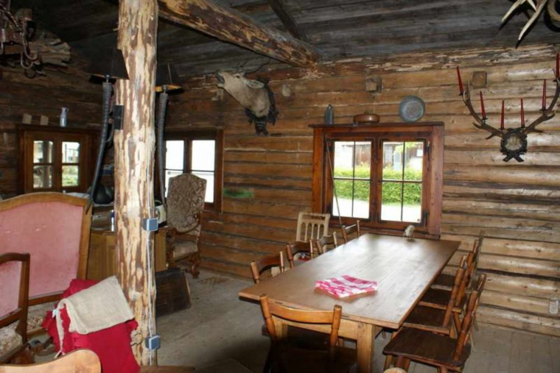 Urige Almhütte / Holzhaus / Klausenhütte, komplett aus Holz, ideal als Gartenhaus oder auch Wohnhaus - Bild 10 aus 21