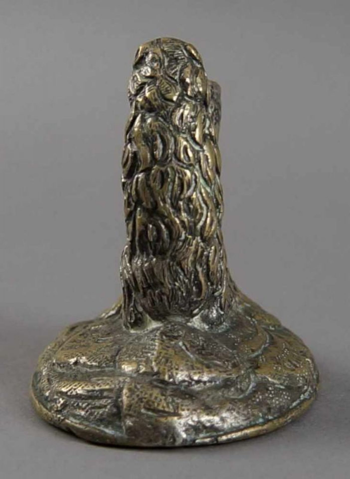 Federhalter, Bär an Baumstamm, aus Bronze, 17. JH, H 6 cm 20.17 % buyer's premium on the hammer - Bild 3 aus 6
