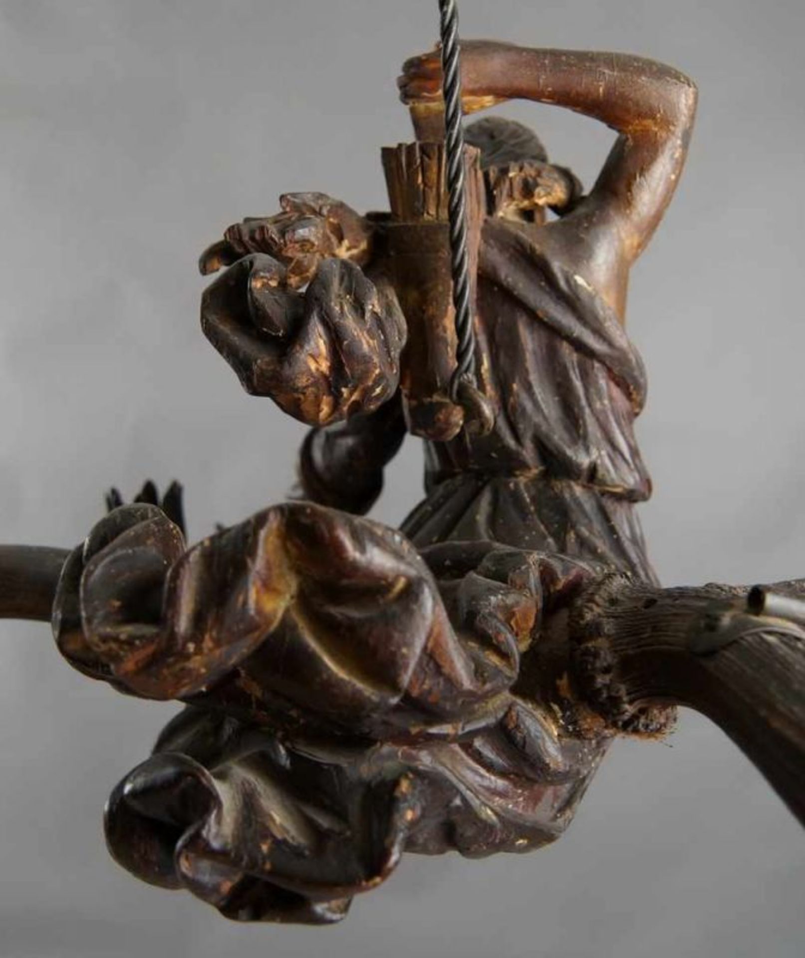 Lüsterweibchen Diana, die Göttin der Jagd, Holz geschnitzt, besch., mit Geweihstangen, Kette später, - Bild 10 aus 13