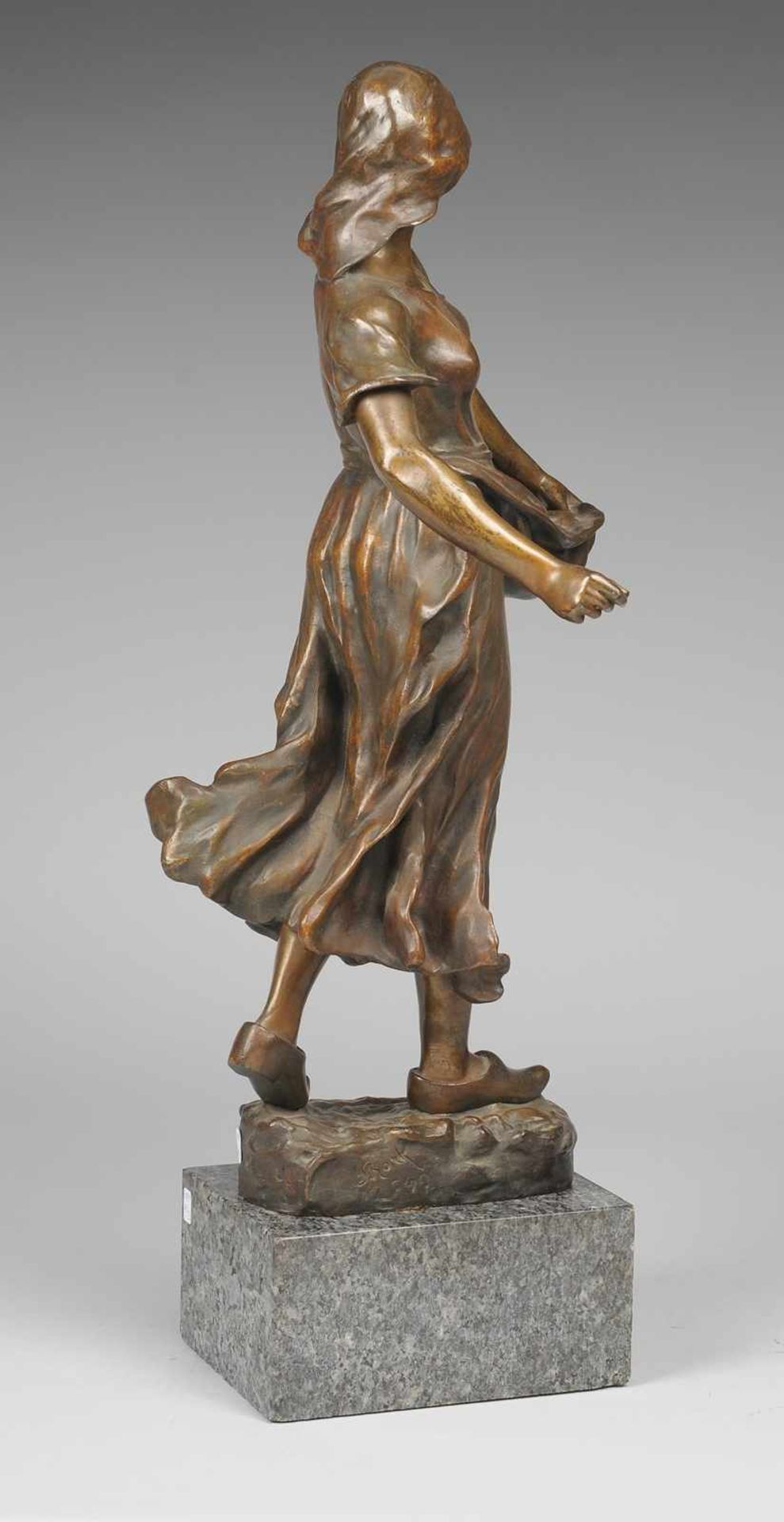 Schörk, Hans (geb. 1849 in Wien, war tätig ebd.) Bronze, patiniert. Auf Naturplinthe schreitende - Bild 4 aus 7