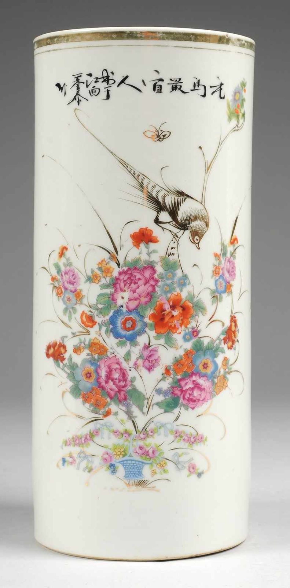 Pinselvase Porzellan. Zylindrische Form. Polychromer, golden staffierter Druckdekor mit Blumenbukett