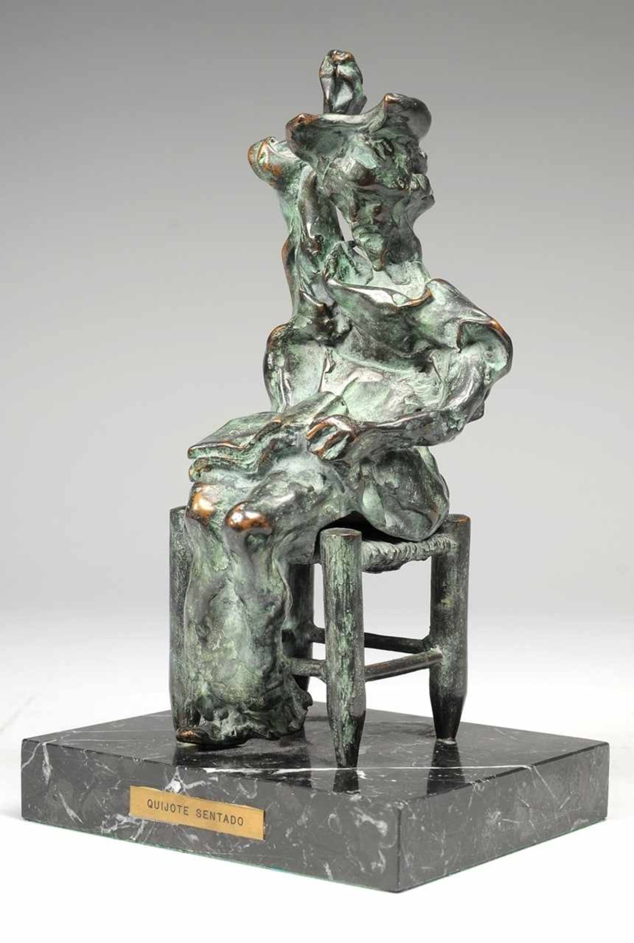Dalí, Salvador (Figueres 1904 - 1989) Bronze, patiniert. "Quijote sentado", Don Quijote auf einem - Bild 5 aus 7
