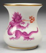 Kleine Vase "Mingdrache" Weiß, glasiert. Tiefgedrückt bauchige Form mit eingezogenem Hals u.