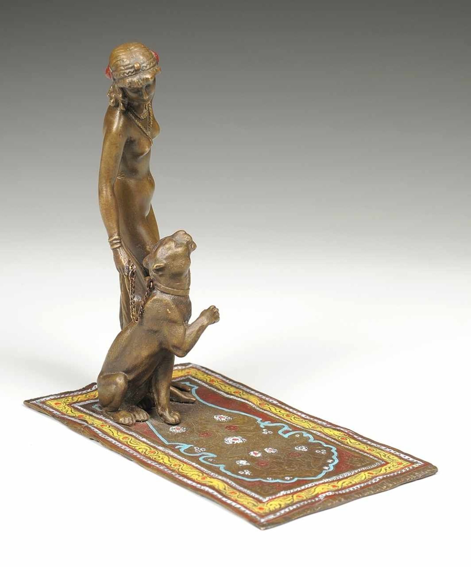 Unbekannt (Wiener Künstler, 1. V. 20. Jh.) Bronze, patiniert, part. farbig gefasst. Frauenakt mit - Bild 2 aus 4