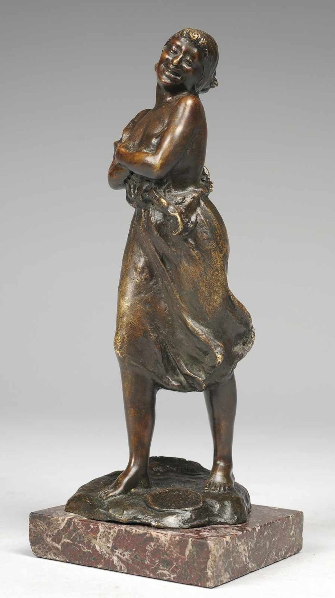 Aurisicchio, Vincenzo (Neapel 1855 - 1926) Bronze, patiniert. Auf Naturplinthe lachende junge Frau - Bild 2 aus 6