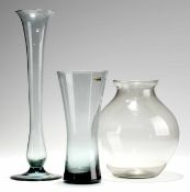 Drei Vasen Rauchglas. Formgeblasen. Versch. Formen. Nach Entwürfen v. Wilhelm Wagenfeld, 1950er