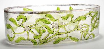 Jugendstil-Ovalschale mit Mistelzweigen Farbloses Glas. Formgeblasen. Ovale Form mit senkrechter