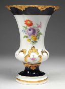 Vase Weiß, glasiert. Sogen. 