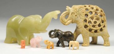 Konvolut Elefantenfiguren 7 St. Versch. Materialien (Jade, Elfenbein, Rosenquarz, Koralle, Jaspis u.