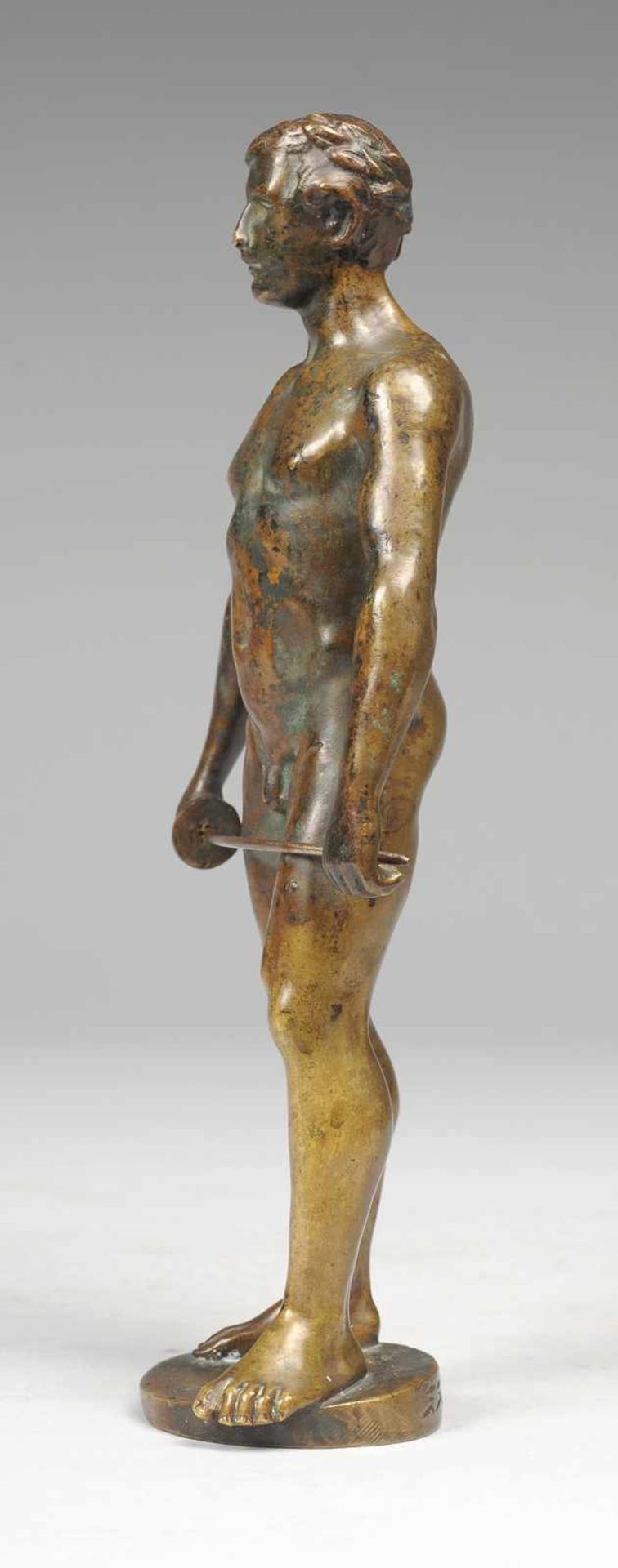 Schwatenberg, Spiro (Deutscher Bildhauer, tätig 1898-1922) Bronze, patiniert. Fechter. Auf runder - Bild 2 aus 5