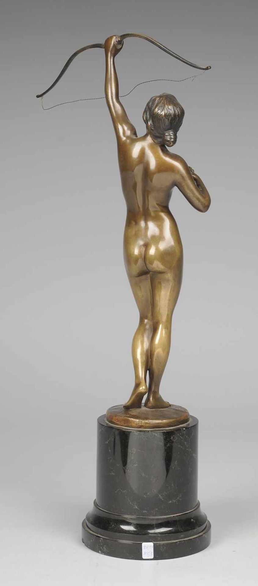 Rudolfi, Percimer (Deutscher Bildhauer, 1884 - 1932) Bronze, patiniert. "Diana". Auf runder - Bild 3 aus 5