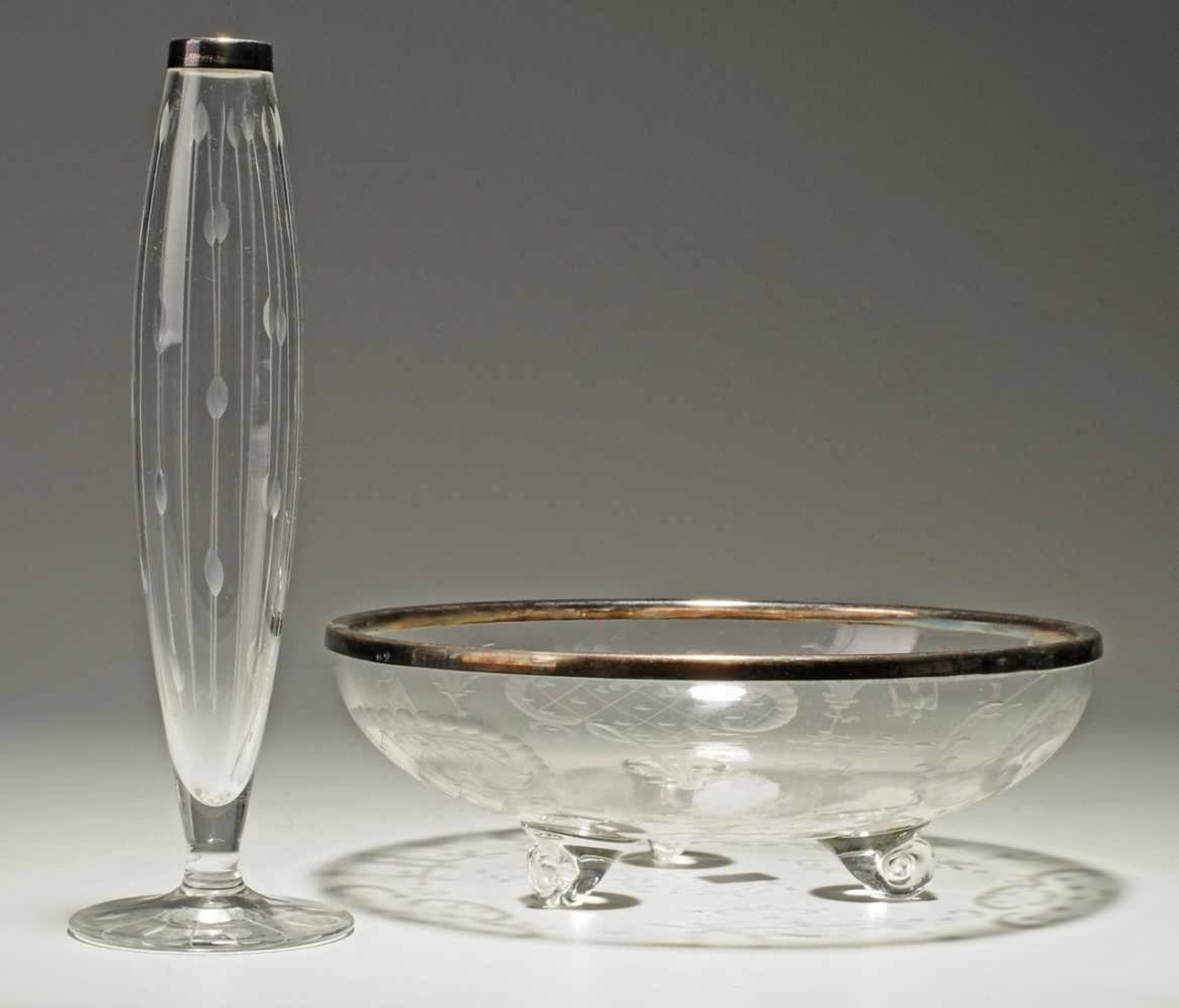 Schale und Vase mit Silbermontierung Farbloses Glas. Formgeblasen. Versch. Formen u.