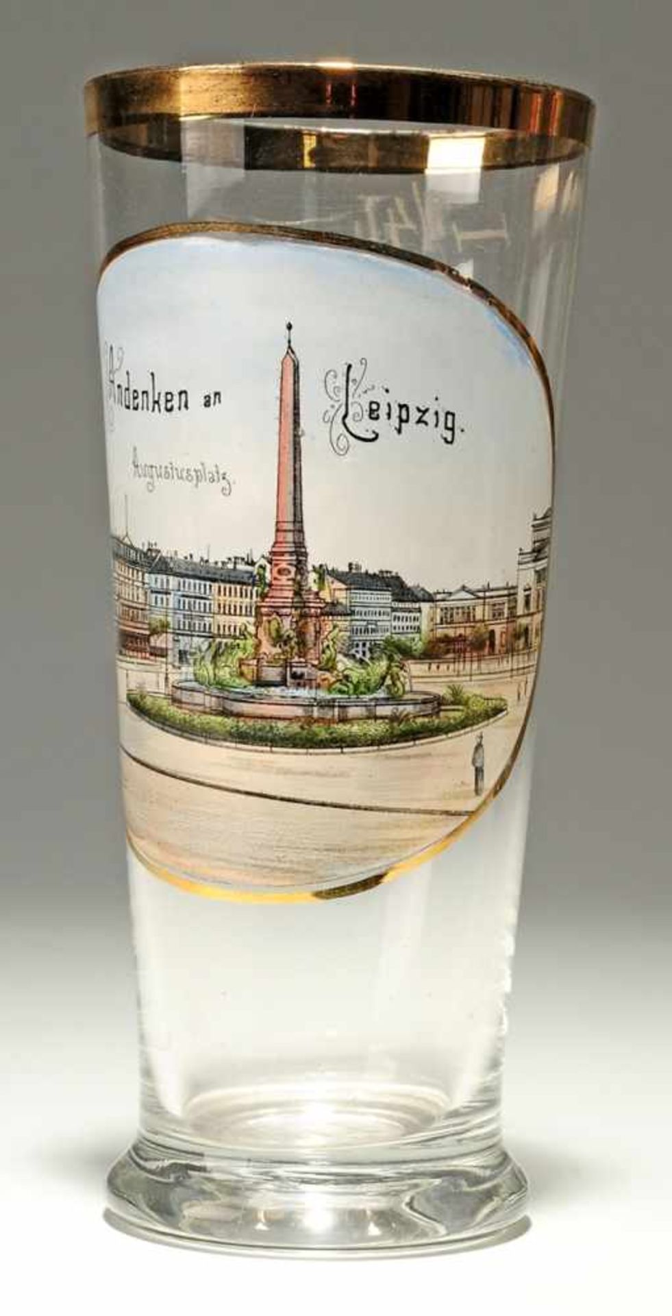 Andenkenglas "Leipzig" Farbloses Glas. Formgeblasen. Konischer Korpus über ausgestelltem Stand.
