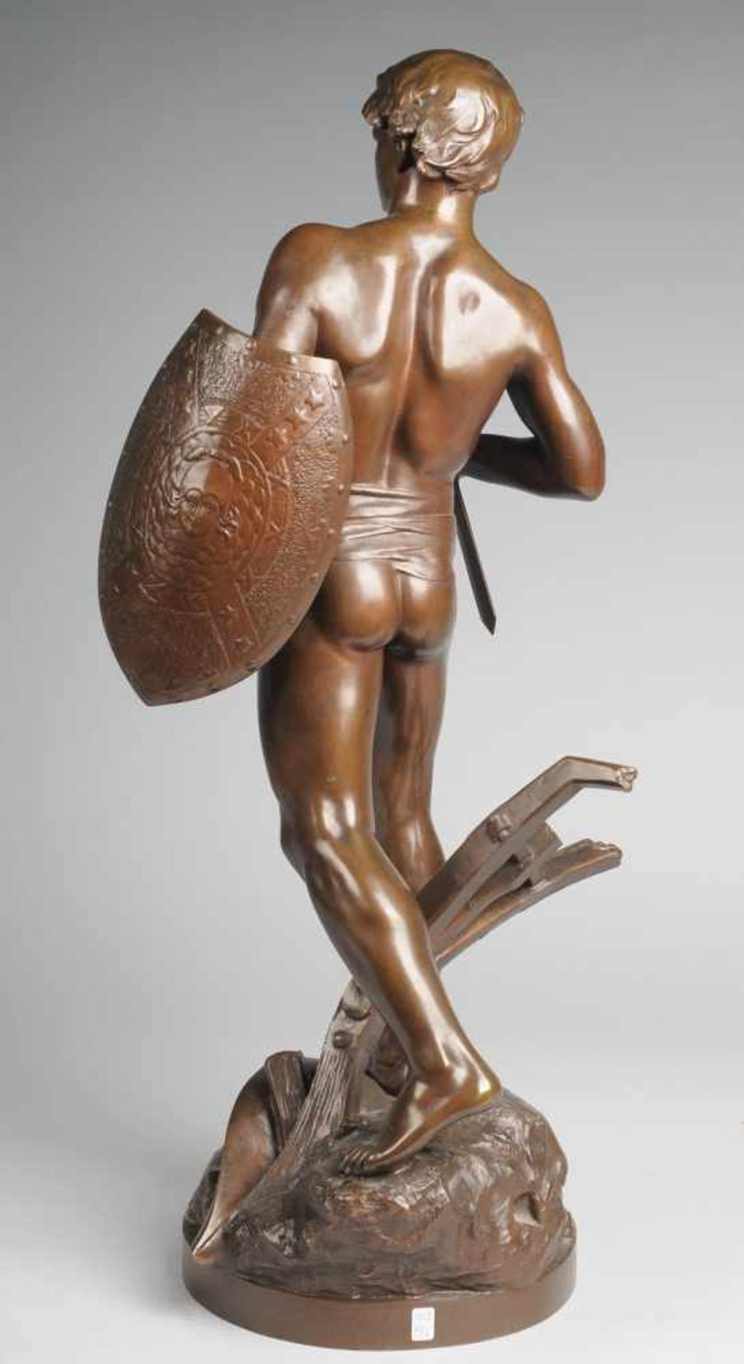 Moreau, Mathurin (1822 Dijon - 1912 Paris) Bronze, patiniert. Krieger. Auf runder Plinthe - Bild 2 aus 3