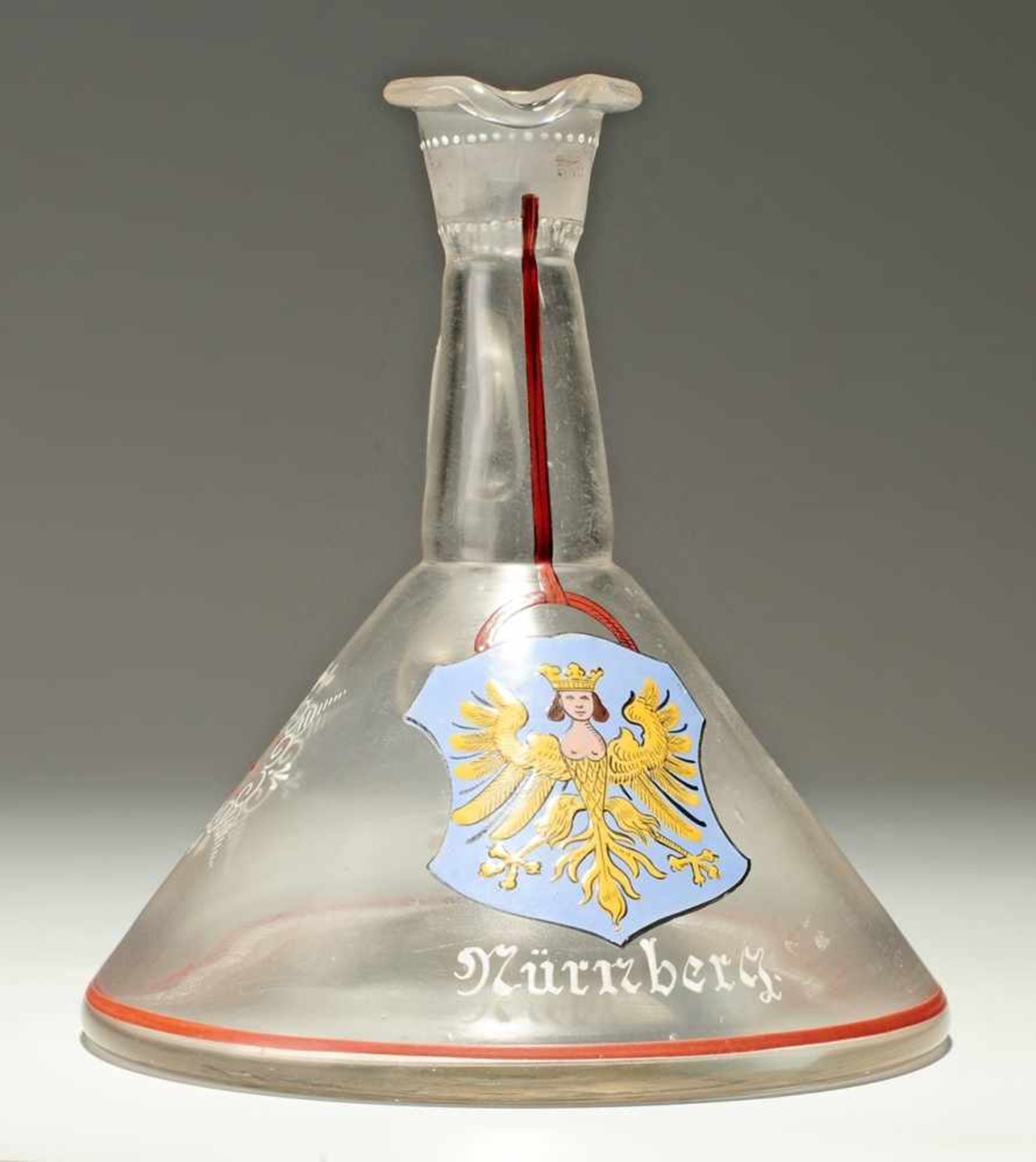 Karaffe "Nürnberg" Farbloses Glas, l. mattiert. Formgeblasen, Abriss. Kegelförmig mit schmalem Hals,