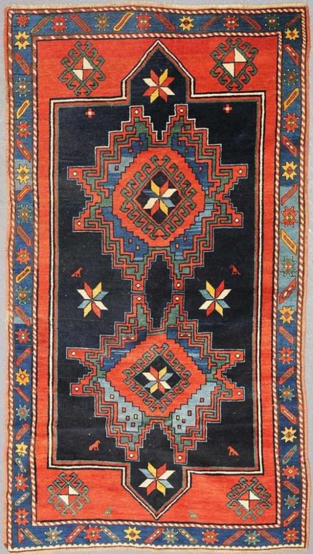 Kazak Wolle/Wolle. Knüpfarbeit. Polychromer geometrischer Ornamentaldekor auf dunkelblauem u.