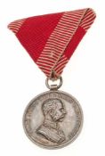 Tapferkeitsmedaille Silber. Avers Porträt von Franz Joseph I. mit Umschrift "Franz Joseph I. v. G .