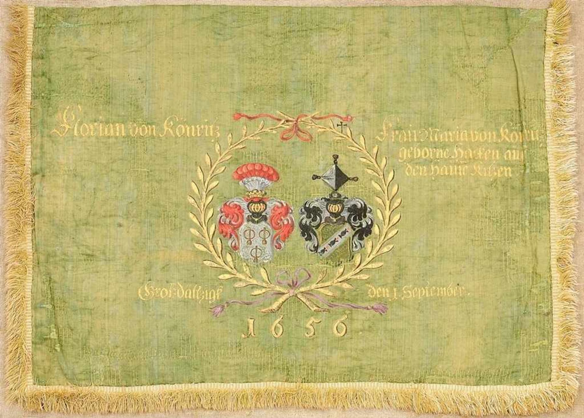 Hochzeits-Fanfaren-Fahne "Florian und Maria von Könritz" Grüner Seidenatlas, polychrom bemalt,